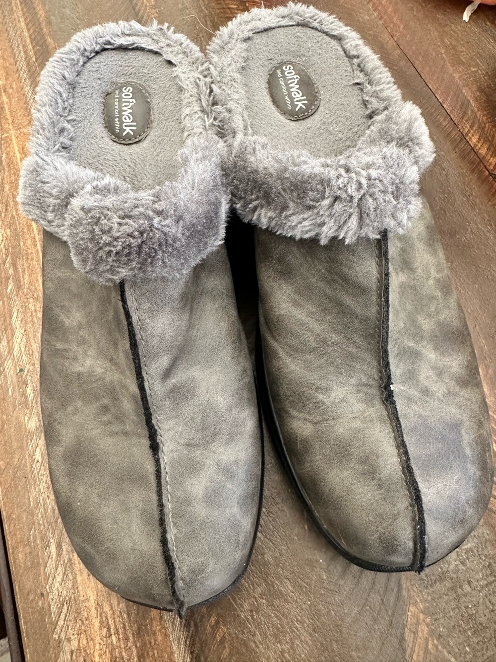 SoftWalk Gray Faux-Shearling Slip-On Women's Clog Slippers